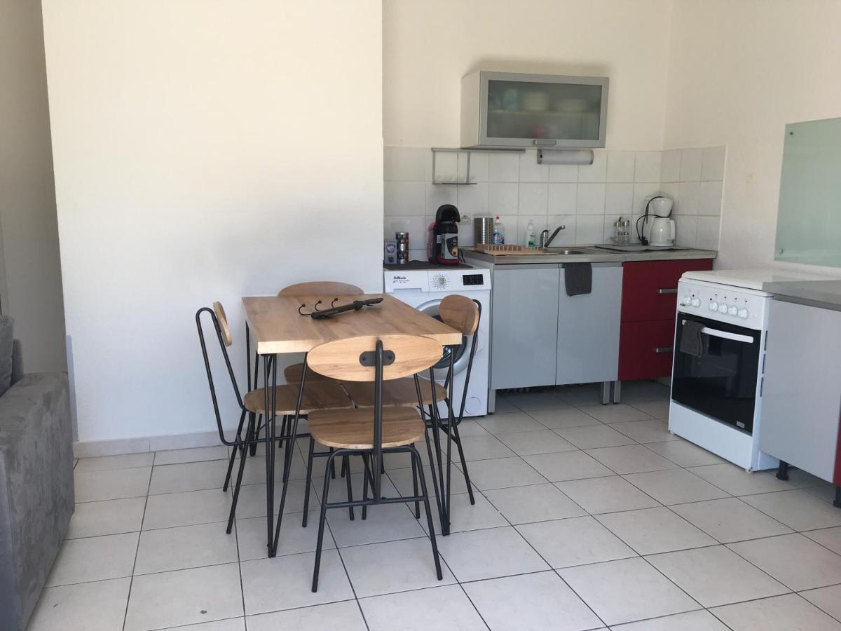 De La Clape A La Mer Mon Petit Pavillon Labellise - F2- Piscine Commune - Wifi Gratuit- Parking Prive - Arrivee Autonome - 800 M Plage - Grande Terrasse Abritee Vent - Saint-Pierre-la-Mer  Eksteriør billede